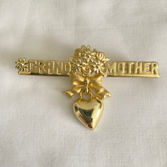Gold Tone Grandmother Pin Dangling Heart Flower Bouquet Ribbon Brooch - Picture 4 of 7